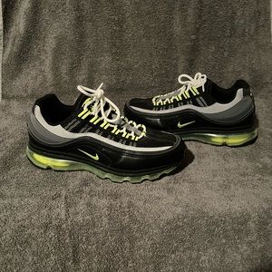 Nike Air Max 24-7 Sneakers